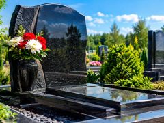 Пам’ятники з базальту — ціни, виготовлення та замовлення