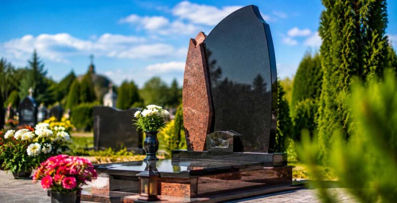 Комбіновані пам'ятники: чому поєднання габро та граніту стає все популярнішим