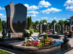Як купити пам'ятник у Рівному від виробника без посередників