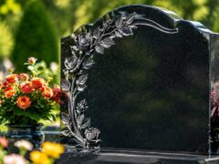 Як вибрати напис на пам'ятник: поради щодо оформлення та розташування тексту