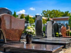 Купити пам'ятники у Луцьку від виробника: ціни та вибір каменю