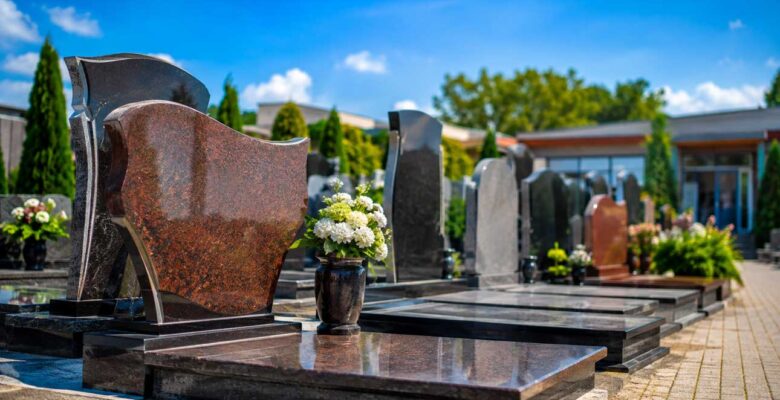 Купити пам'ятники у Луцьку від виробника: ціни та вибір каменю