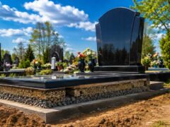 Монтаж та встановлення пам'ятників на Новому цвинтарі у Рівному