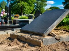Неправильне встановлення пам'ятника: які ризики виникають