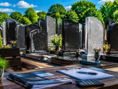 Пам'ятники Рівне: як порівняти ціни виробників і не переплатити
