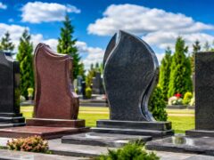 Пам'ятники у Дубровиці: вибір форми стели та заливка цоколя