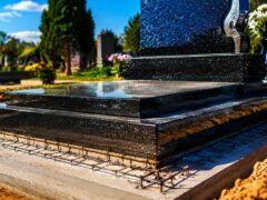 Пам'ятники у Дубровиці: як обрати фундамент для меморіалу
