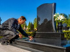 Пам'ятники у Луцьку: перевірка якості встановлення після монтажу