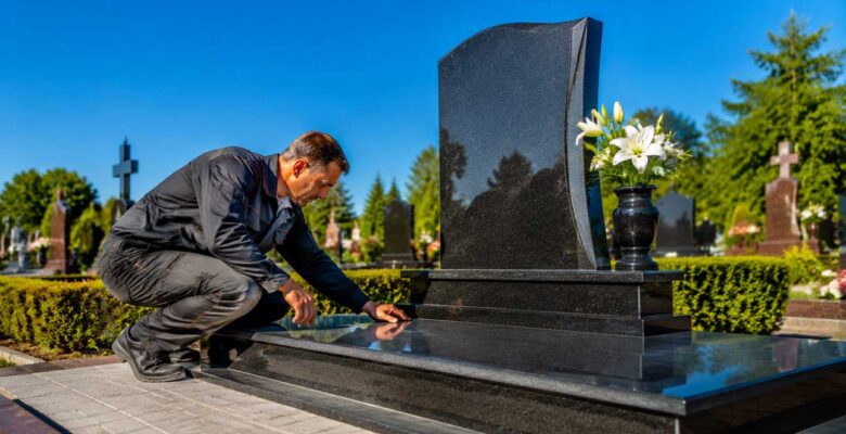 Пам'ятники у Луцьку: перевірка якості встановлення після монтажу