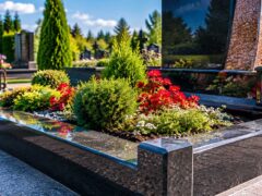 Пам'ятники у Дубровиці: як обрати квітник чи плиту без просідання