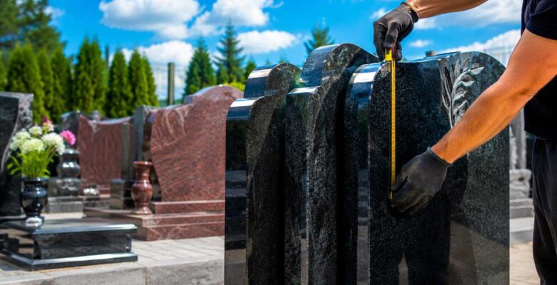 Пам'ятники у Рівному: як обрати товщину стели та розрахувати вагу